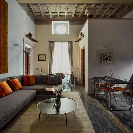 Palazzo Delle Pietre - Luxury Apartments Рим Екстер'єр фото