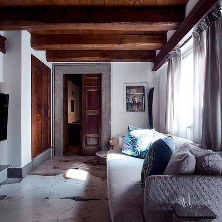 Palazzo Delle Pietre - Luxury Apartments Рим Екстер'єр фото