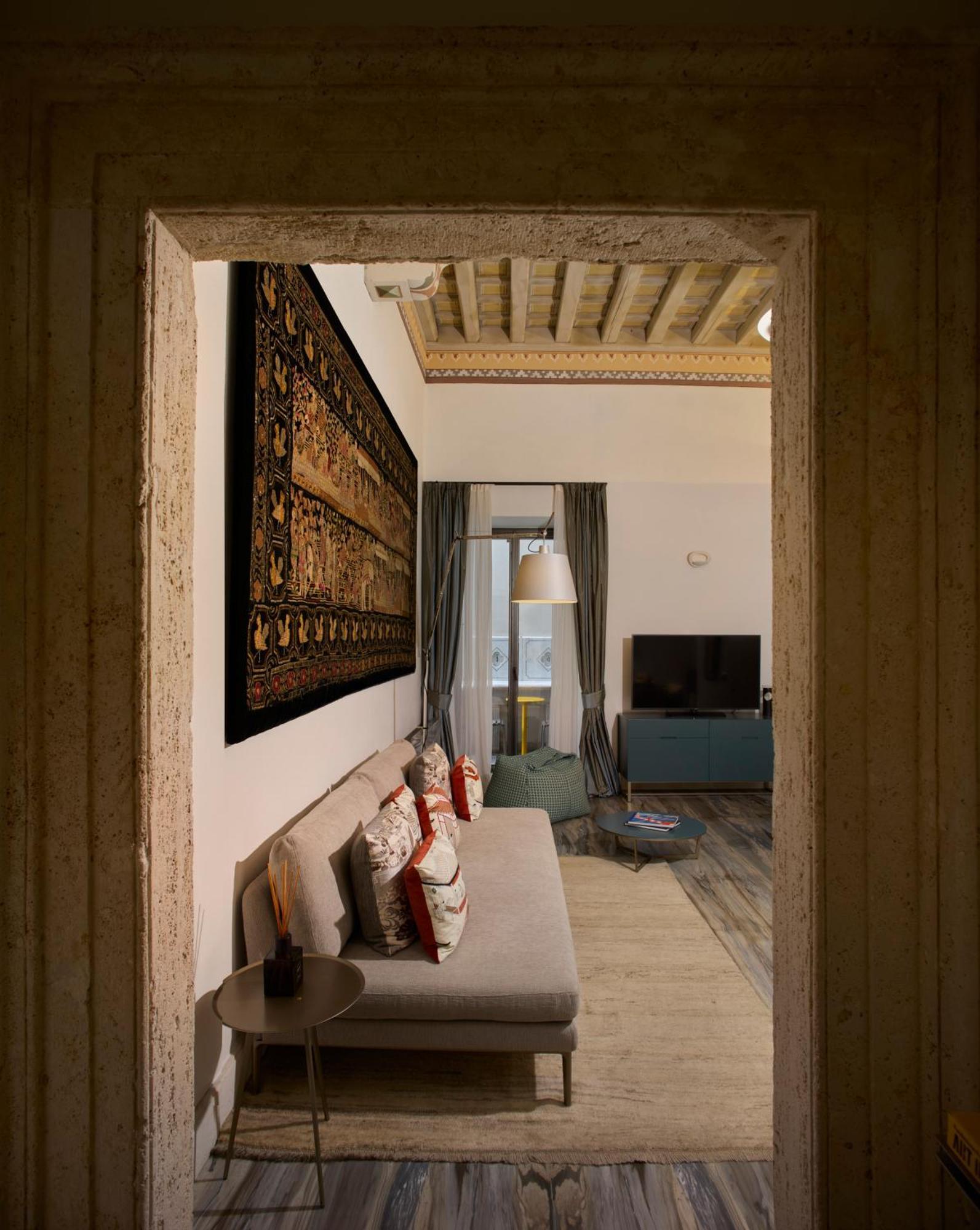 Palazzo Delle Pietre - Luxury Apartments Рим Екстер'єр фото