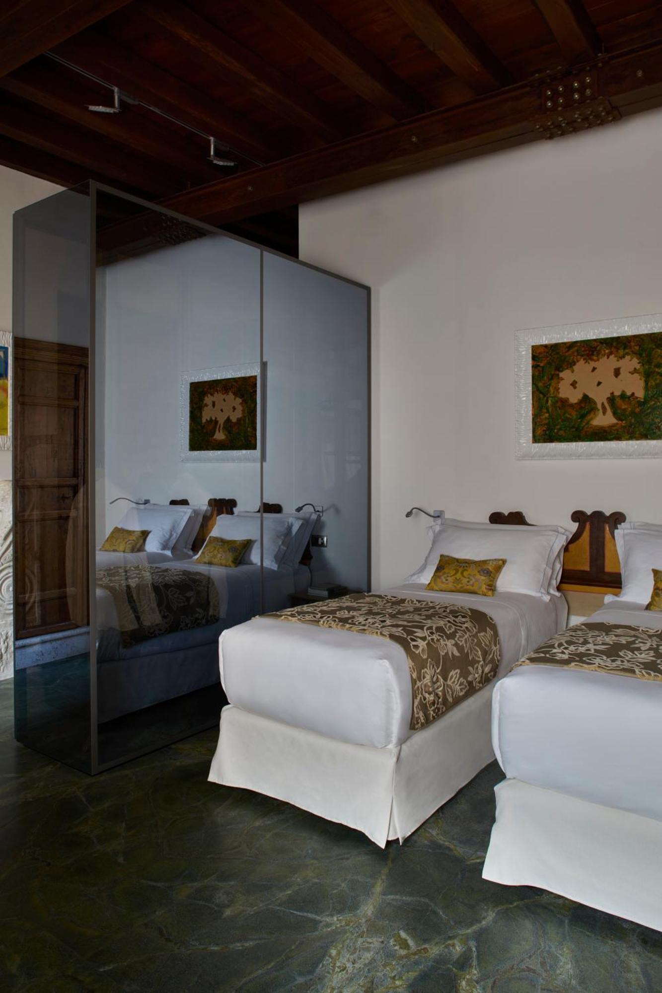 Palazzo Delle Pietre - Luxury Apartments Рим Екстер'єр фото