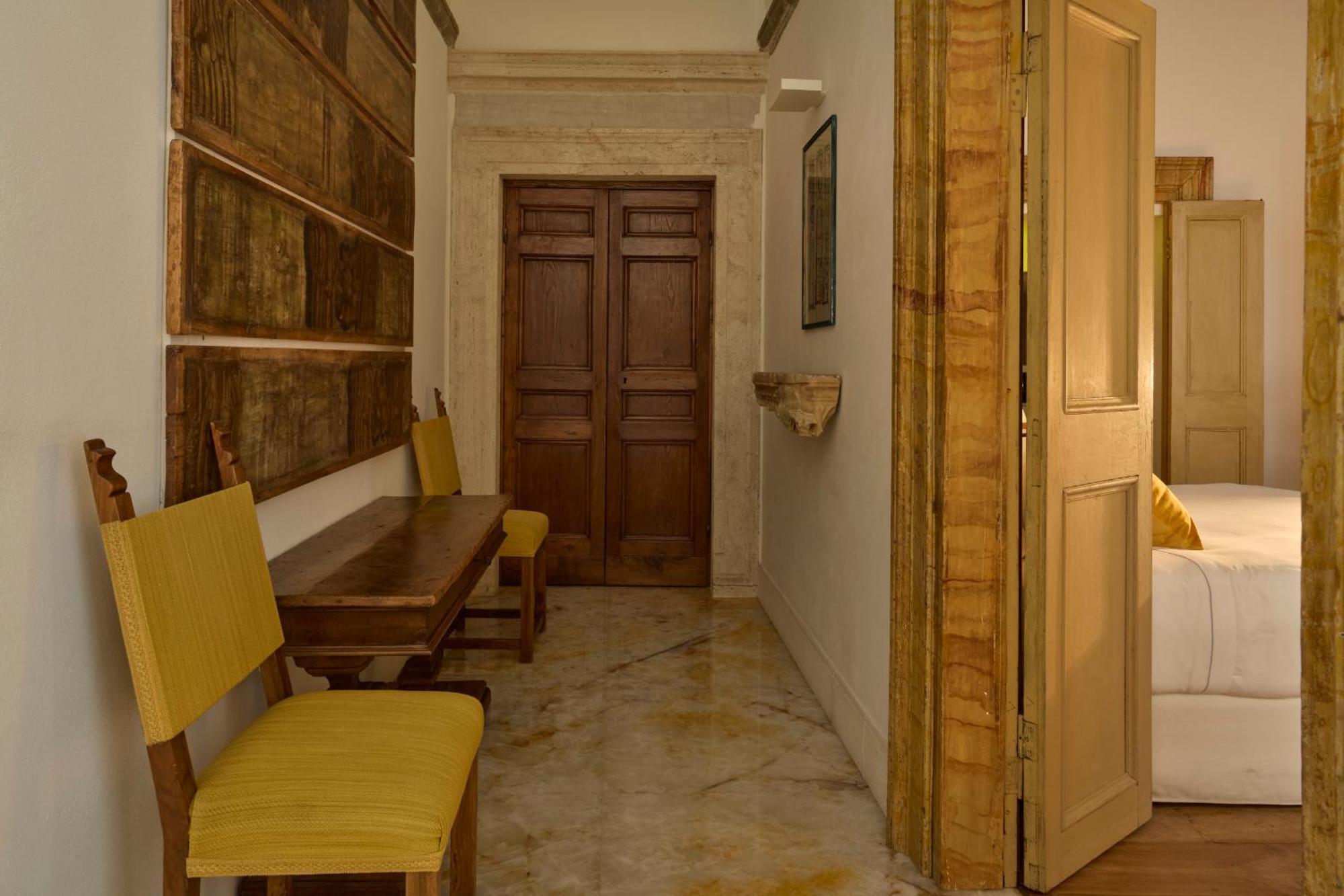 Palazzo Delle Pietre - Luxury Apartments Рим Екстер'єр фото