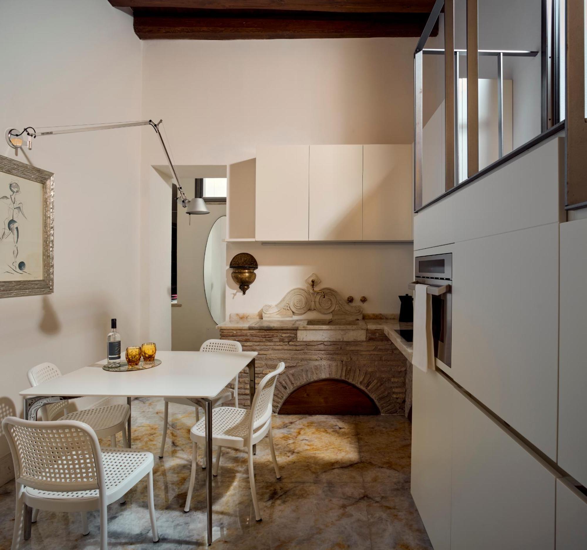 Palazzo Delle Pietre - Luxury Apartments Рим Екстер'єр фото