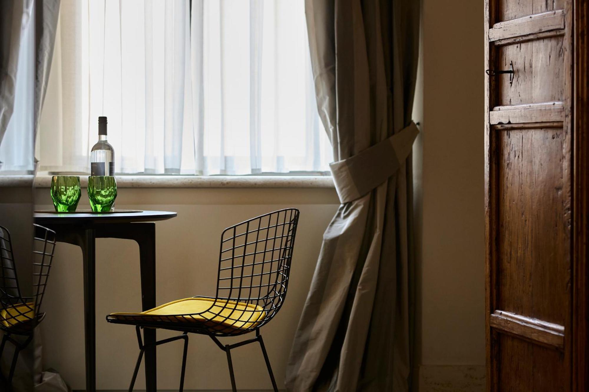 Palazzo Delle Pietre - Luxury Apartments Рим Екстер'єр фото